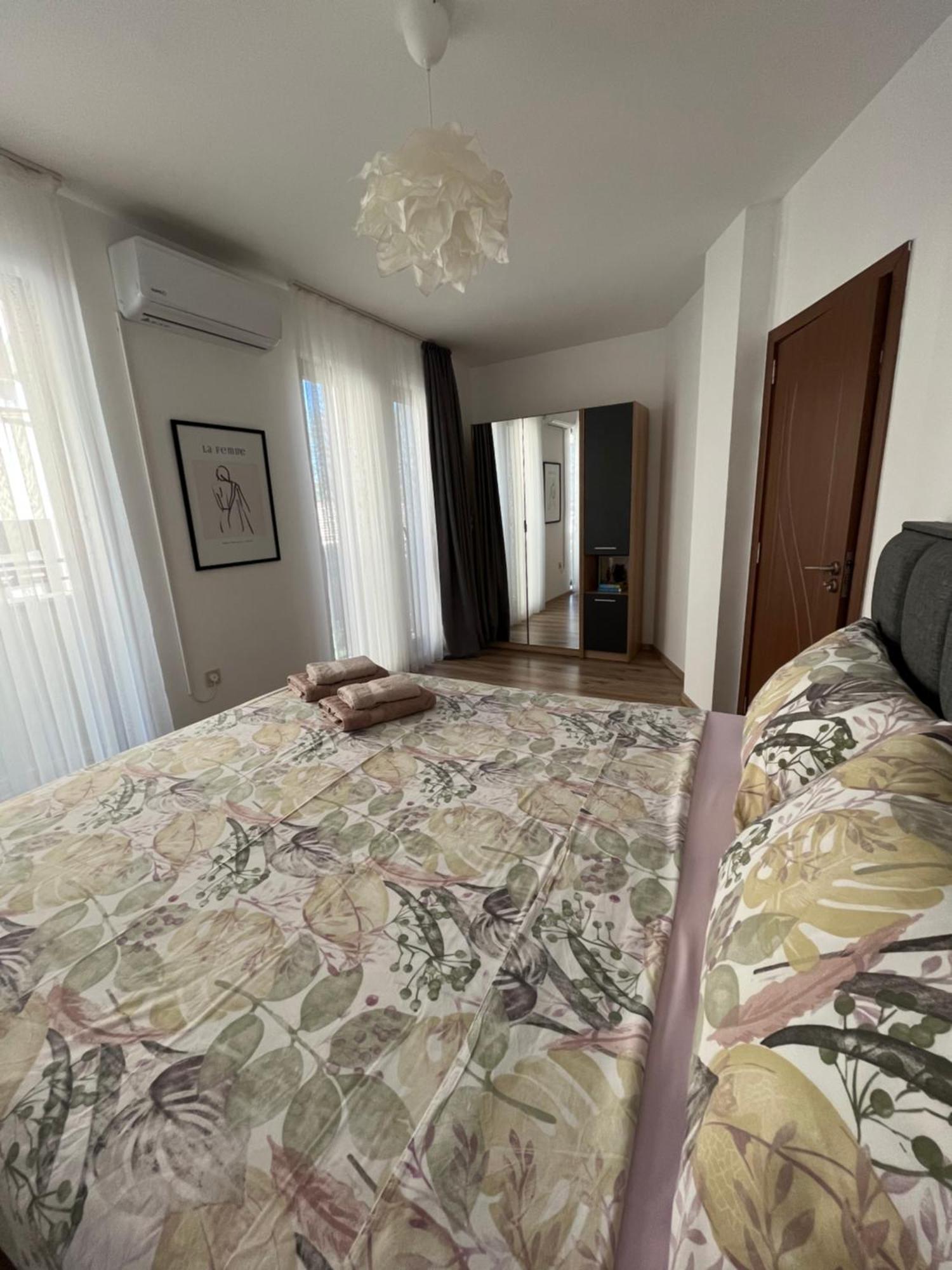 Azzurro Premium Apartment On Bulevard Bogoridi Burgasz Kültér fotó