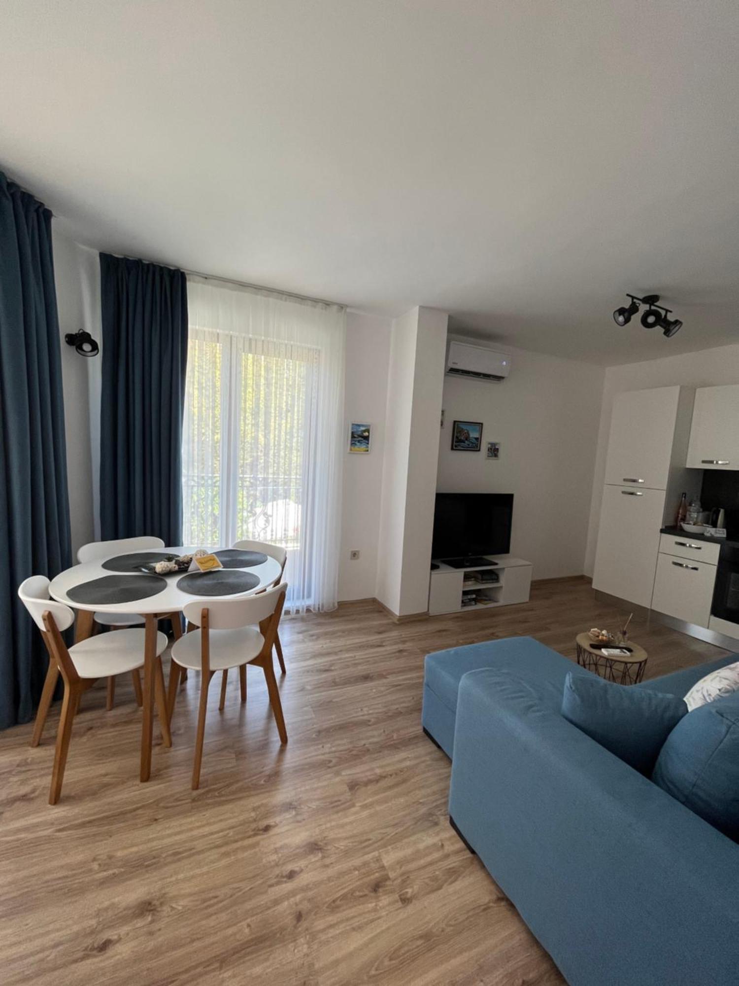 Azzurro Premium Apartment On Bulevard Bogoridi Burgasz Kültér fotó